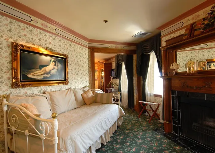 Doryman\'S Oceanfront Inn
