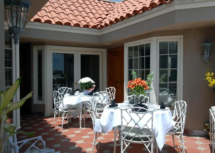 Doryman\'S Oceanfront Inn