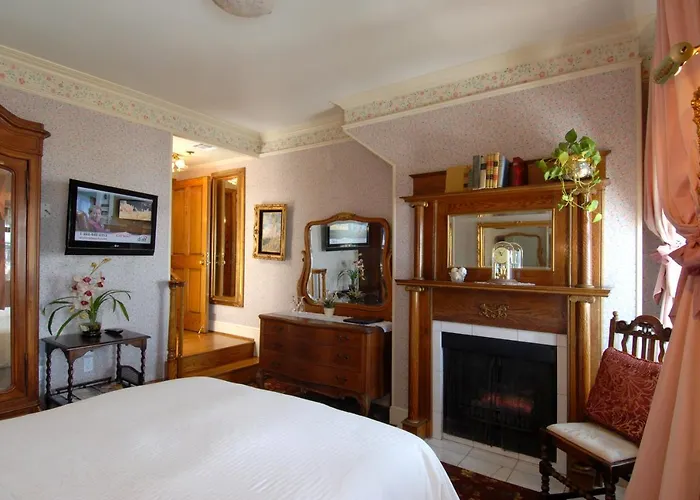 Doryman\'S Oceanfront Inn